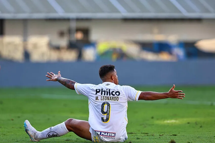 Calciomercato Roma, addio Marcos Leonardo: ma c’è l’alternativa azzurra. Trattative e ufficialità di oggi