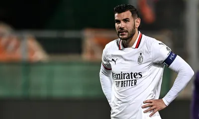 Perch&eacute; &egrave; stato espulso Theo Hernandez: il caso dopo il fischio finale di Fiorentina-Milan