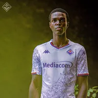 Fiorentina, seconda maglia con commovente dedica ad Astori: le foto