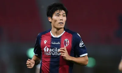Bologna, infortunio muscolare per Tomiyasu: salterà la sfida contro la Lazio
