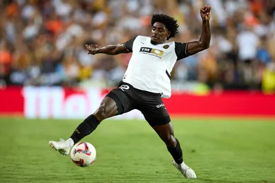 Calciomercato, il Napoli si rifa il centrocampo: piace Correia sull’esterno, sondaggio per un mediano ex United