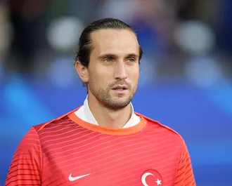 Calciomercato, anche la Lazio attinge al mercato svincolati: nel mirino un centrocampista che vale quanto Martial e Depay