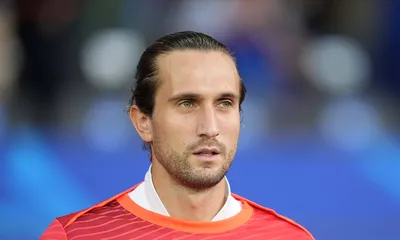Calciomercato, anche la Lazio attinge al mercato svincolati: nel mirino un centrocampista che vale quanto Martial e Depay
