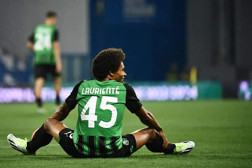 Fantacalcio, si è bloccato Laurienté: come comportarsi con l’ala del Sasssuolo