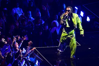 Champions League: chi è Burna Boy, il cantante che si esibisce nella cerimonia d’apertura