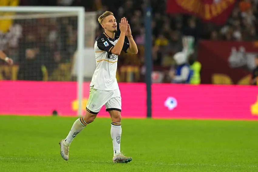 Allarme Lecce, infortunio per Almqvist: salta il Milan! Quando rientra e chi lo sostituisce