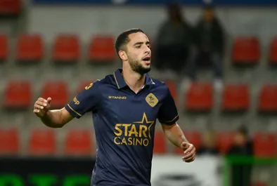 Terribile incidente per il calciatore che decolla con la sua auto! Il video dello schianto