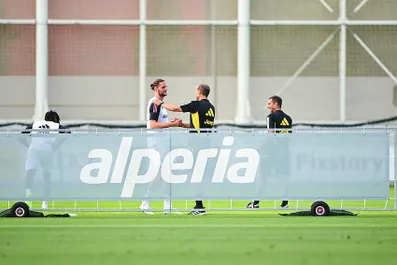 Calciomercato, pazza idea Juventus: l’ex capitano del Milan per rifondare il centrocampo