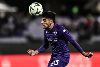 Calciomercato, la Fiorentina scarica Parisi: ipotesi scambio con la Roma, ma il Milan ha una pazza idea