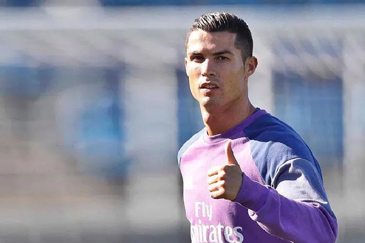 Real Madrid, Cristiano Ronaldo: “La Juve può vincere la Champions. Totti è un esempio per i giovani.”