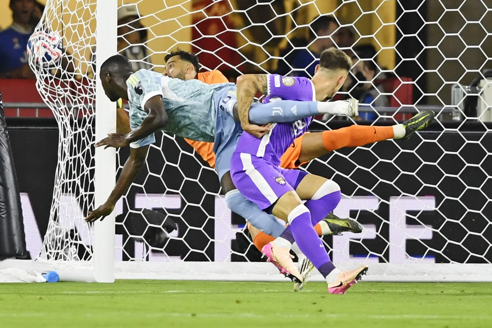 Calciomercato, Kolo Muani resta alla Juventus? Si tratta col PSG, ecco la soluzione