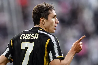 Calciomercato, il Napoli pronto a proporre uno scambio pazzo alla Juve: l’obiettivo è Chiesa