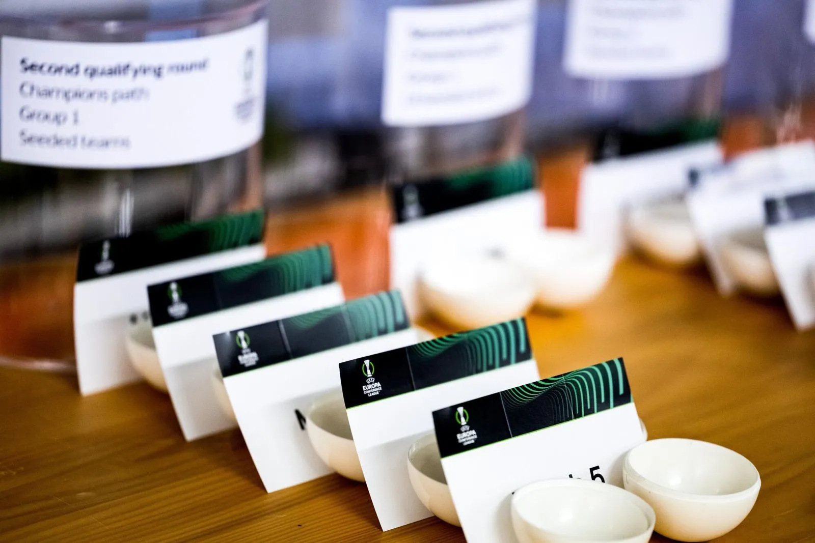 Ecco i gironi della Conference League: segui il sorteggio e le avversarie della Fiorentina live