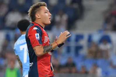 Calciomercato Genoa, troppi infortuni per Retegui: due soluzioni dal Verona per l’attacco