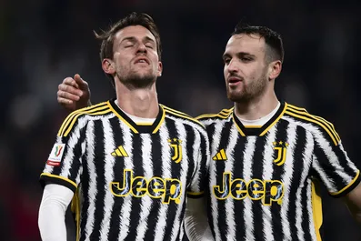 Calciomercato Juventus, Tobido in arrivo? Una cessione a sorpresa in difesa conferma l’affare