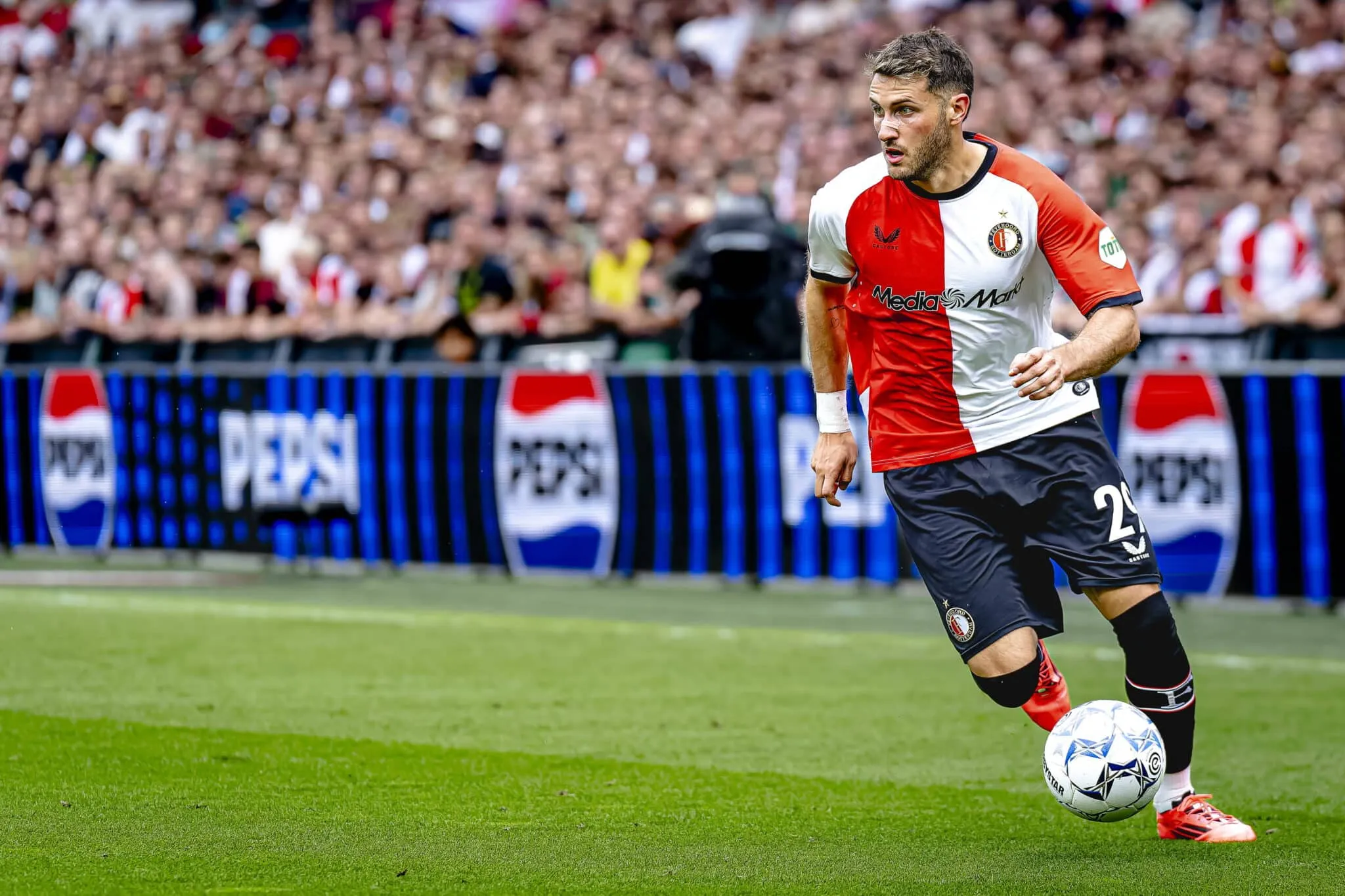 Calciomercato Milan, &ldquo;sarebbe un sogno!&rdquo;: chi &egrave; Santiago Gimenez, il bomber del Feyenoord che svela un retroscena estivo