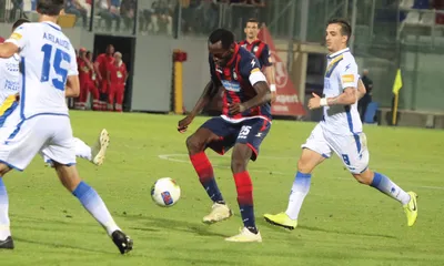 Crotone-Benevento 4-1, le pagelle: Simy decisivo, Glik disastroso