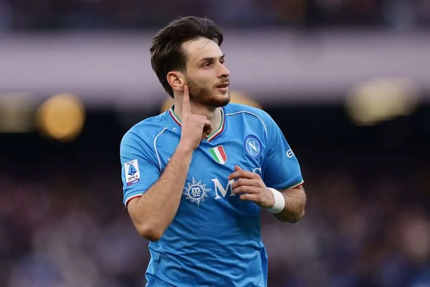 Calciomercato Napoli, ansia Kvara: “Tante offerte per lui, e a maggio…”