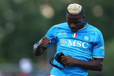 Calciomercato, Osimhen convinto dai soldi: la firma a breve. Trattative e ufficialità di oggi