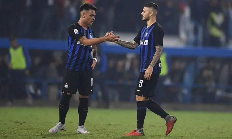 stretta-mano-lautaro-martinez-Icardi