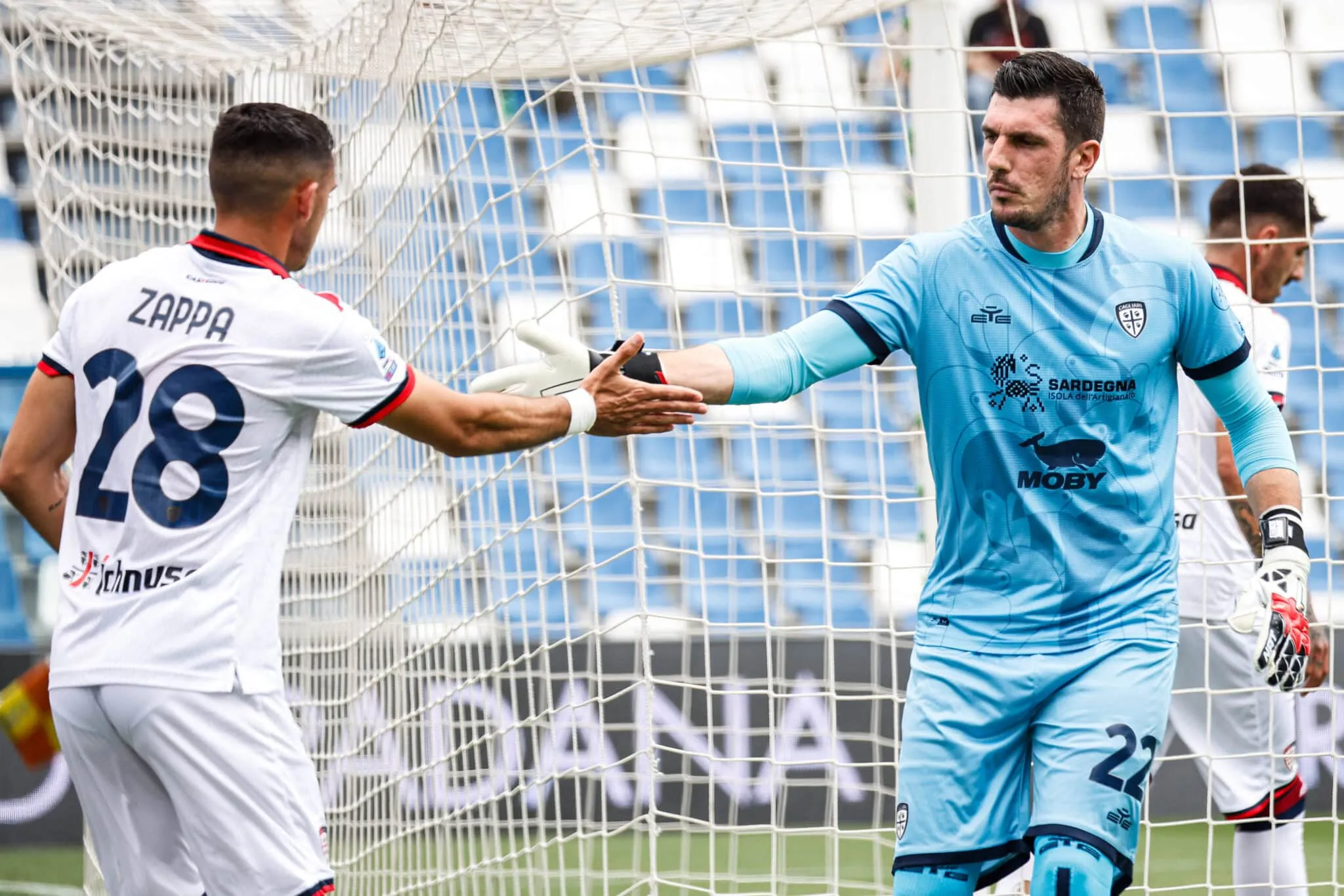 Calciomercato Milan, la porta perde pezzi: i rossoneri sondano 3 nomi, uno in Serie A e due profili esperti