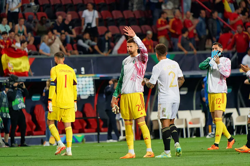 Calciomercato, la Premier chiama i gioielli azzurri: le principali trattative e le ufficialità di oggi