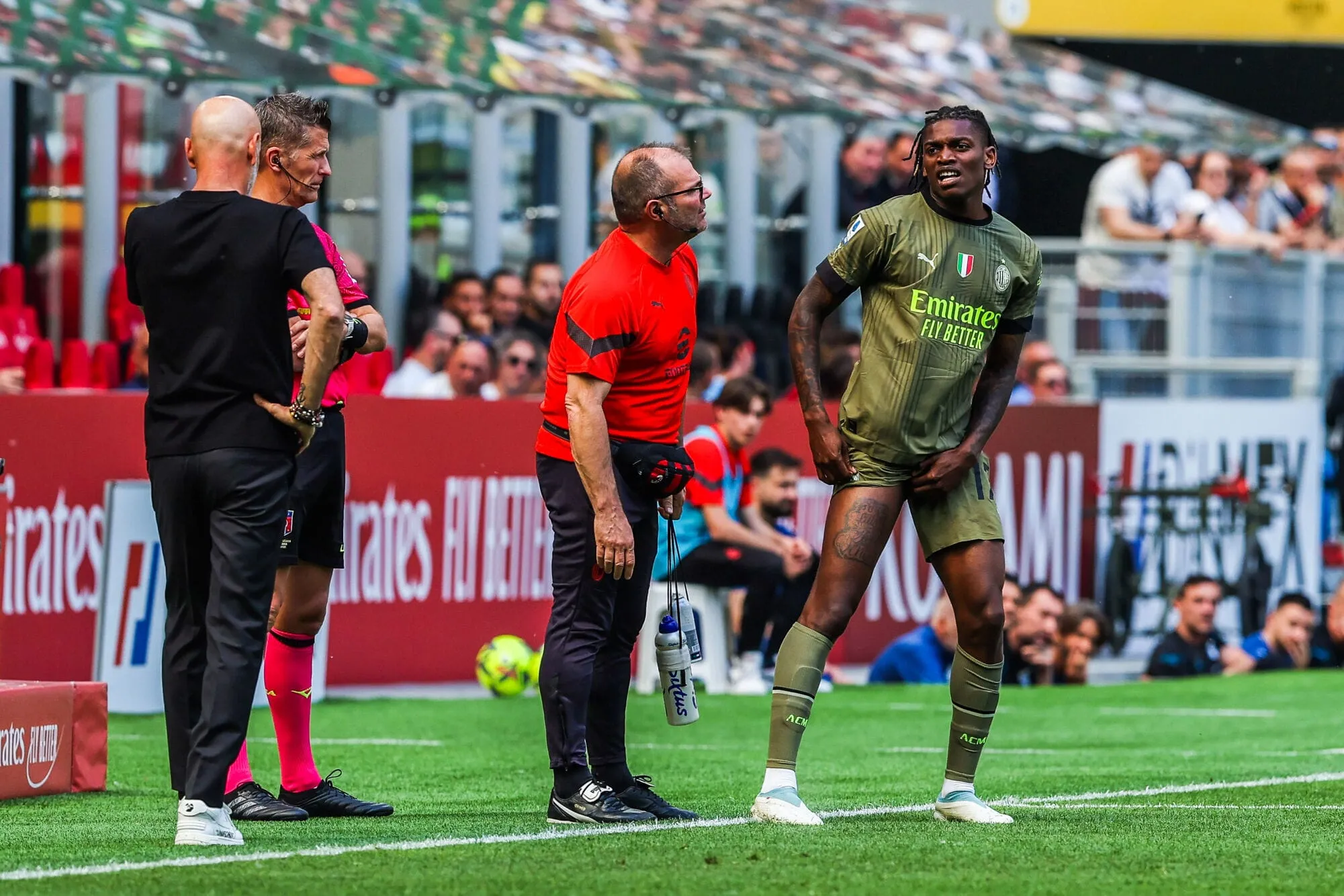 Infortunio Leao, novità dall’attaccante: il messaggio ai tifosi su Instagram