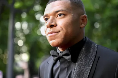 Calciomercato, solo il Real nel futuro di Mbappé? Quella maglia che fa sognare i tifosi