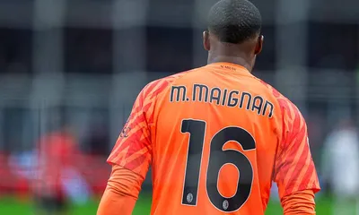 Shock razzismo a Udine, Maignan lascia il campo! Che cos&rsquo;&egrave; successo al portiere del Milan