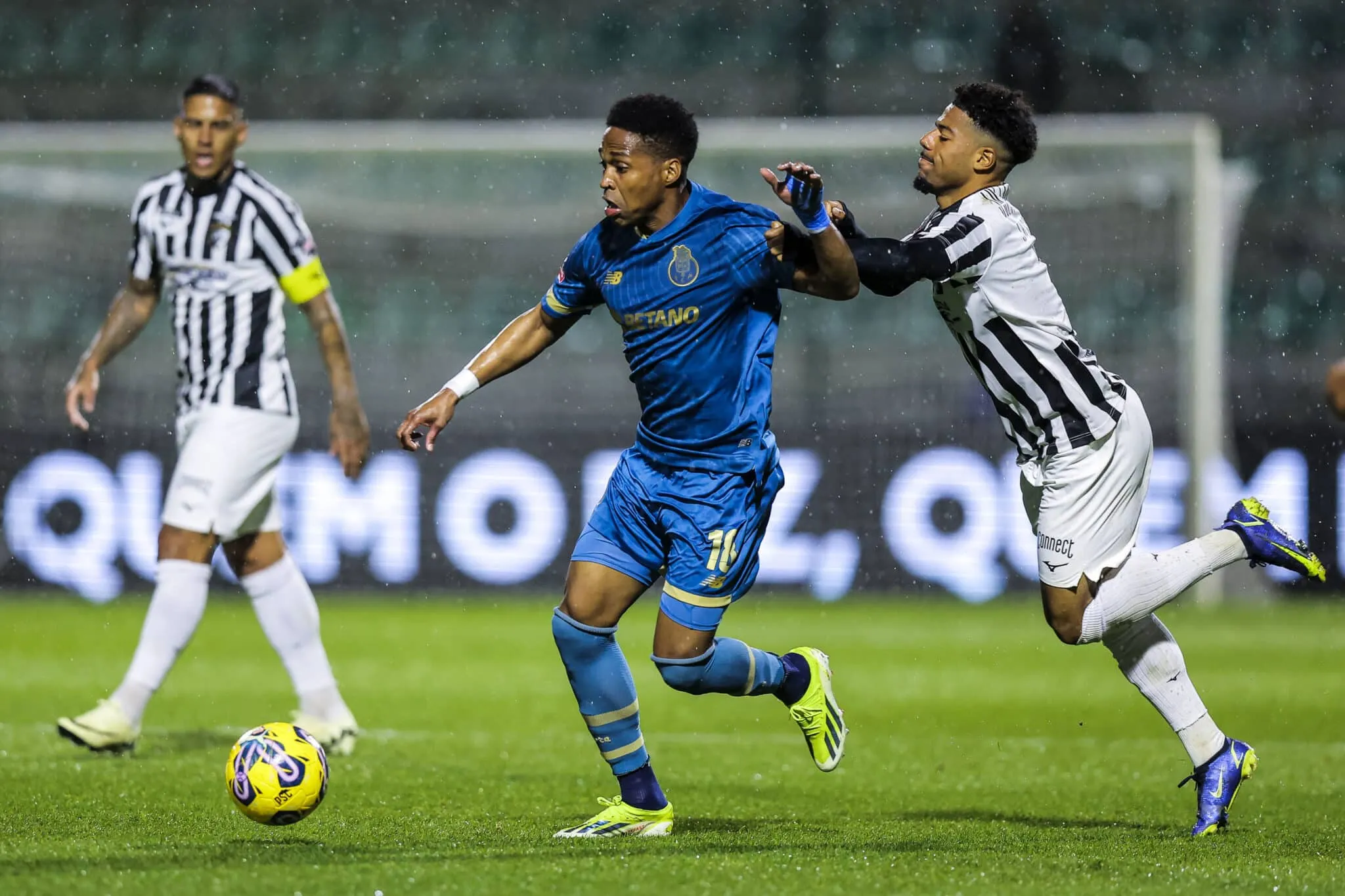 Calciomercato Juventus, novità brasiliana a sinistra: ciao Alex Sandro, l’erede arriva dal Porto