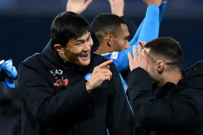 Napoli, il governo ringiovanisce Kim: ora ha due anni in meno