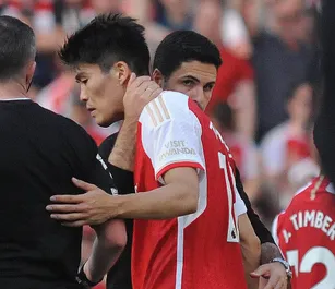 Calciomercato, bagarre per un ex difensore del Bologna: Napoli e Inter sfidano la Juve per riportarlo in Serie A