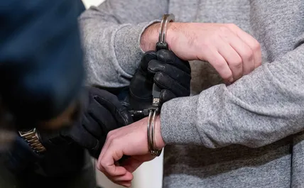 Tentato omicidio della sorellina 15enne: l’ex attaccante Inter finisce in carcere