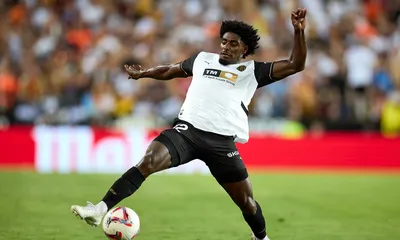 Calciomercato, il Napoli si rifa il centrocampo: piace Correia sull’esterno, sondaggio per un mediano ex United