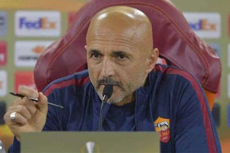 Roma, Spalletti: “Strootman domani può giocare”, Nainggolan: “Voglio restare alla Roma”